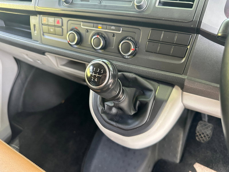 Volkswagen Transporter 2.0 TDI T28 BlueMotion Tech Highline Panel Van 5dr Diesel Manual FWD SWB Euro 6 (s/s) (102 ps) 5dr Manual 2026