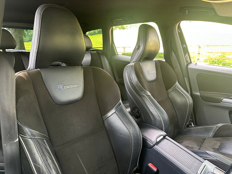 Volvo XC60 2.4 D5 R-Design Nav SUV 5dr Diesel Geartronic AWD Euro 5 (215 ps) 5dr Automatic 2026