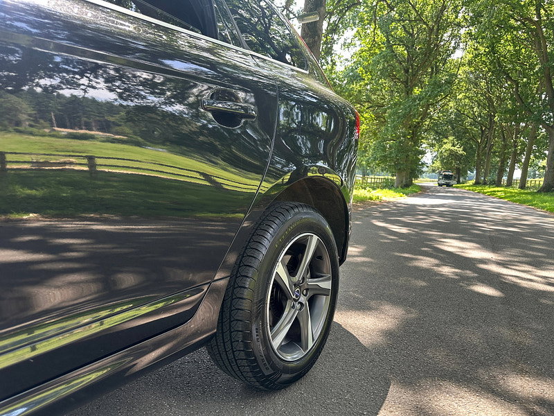 Volvo XC60 2.4 D5 R-Design Nav SUV 5dr Diesel Geartronic AWD Euro 5 (215 ps) 5dr Automatic 2026