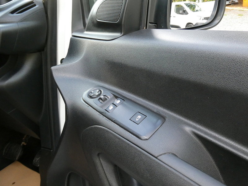 Vauxhall Combo 1.5 Turbo D 2300 Edition Panel Van 4dr Diesel Auto L2 H1 Euro 6 (s/s) (130 ps) 4dr Automatic 2026