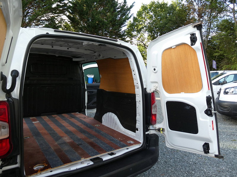Vauxhall Combo 1.5 Turbo D 2300 Edition Panel Van 4dr Diesel Auto L2 H1 Euro 6 (s/s) (130 ps) 4dr Automatic 2026