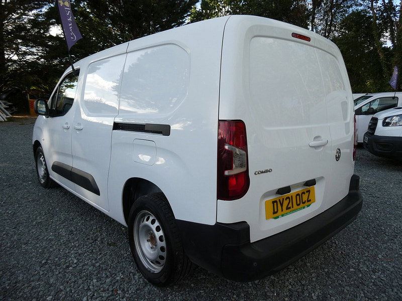 Vauxhall Combo 1.5 Turbo D 2300 Edition Panel Van 4dr Diesel Auto L2 H1 Euro 6 (s/s) (130 ps) 4dr Automatic 2026