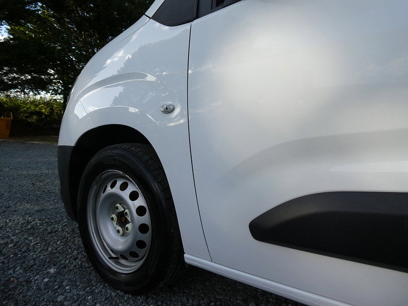 Vauxhall Combo 1.5 Turbo D 2300 Edition Panel Van 4dr Diesel Auto L2 H1 Euro 6 (s/s) (130 ps) 4dr Automatic 2026