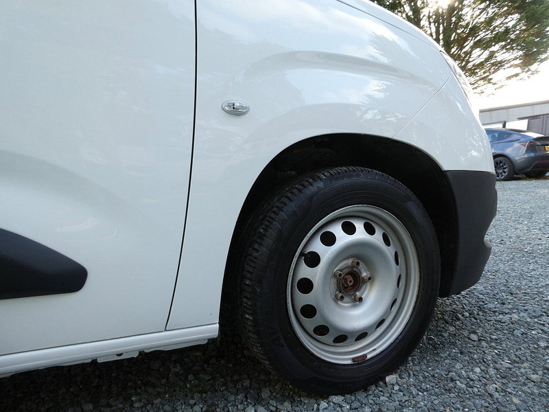 Vauxhall Combo 1.5 Turbo D 2300 Edition Panel Van 4dr Diesel Auto L2 H1 Euro 6 (s/s) (130 ps) 4dr Automatic 2026