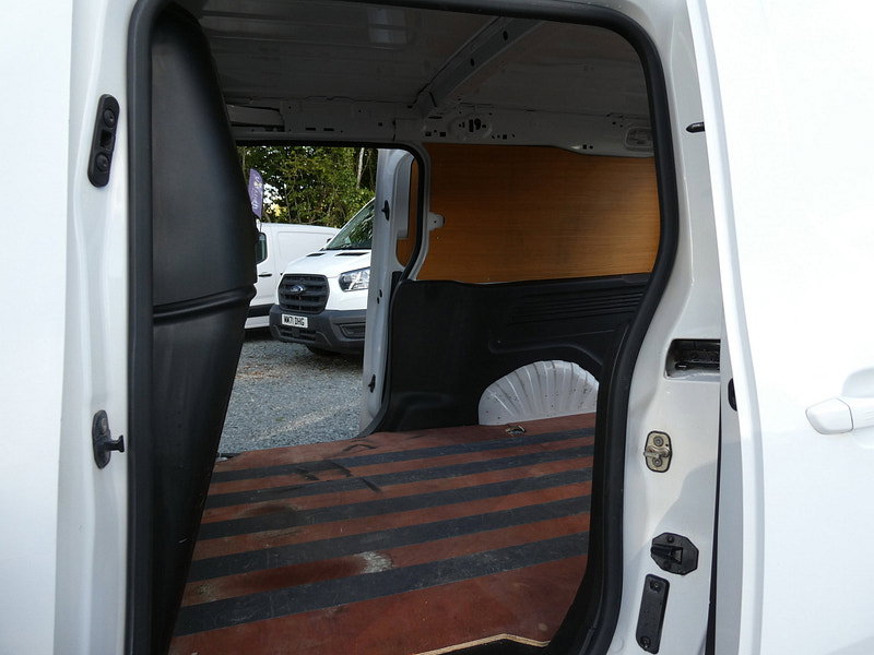 Vauxhall Combo 1.5 Turbo D 2300 Edition Panel Van 4dr Diesel Auto L2 H1 Euro 6 (s/s) (130 ps) 4dr Automatic 2026
