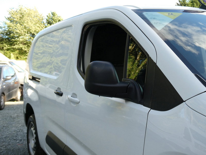 Vauxhall Combo 1.5 Turbo D 2300 Edition Panel Van 4dr Diesel Auto L2 H1 Euro 6 (s/s) (130 ps) 4dr Automatic 2026