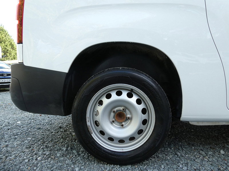 Vauxhall Combo 1.5 Turbo D 2300 Edition Panel Van 4dr Diesel Auto L2 H1 Euro 6 (s/s) (130 ps) 4dr Automatic 2026