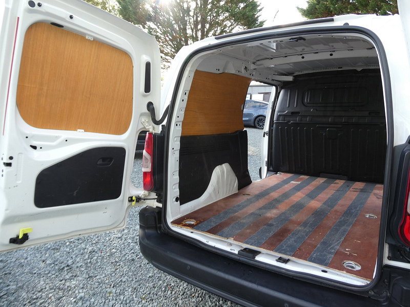 Vauxhall Combo 1.5 Turbo D 2300 Edition Panel Van 4dr Diesel Auto L2 H1 Euro 6 (s/s) (130 ps) 4dr Automatic 2026