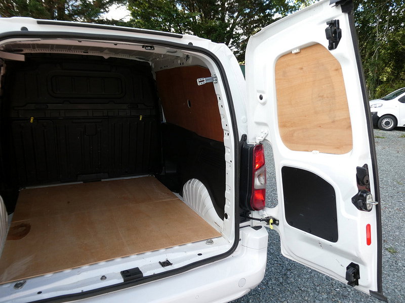 Vauxhall Combo 1.5 Turbo D 2300 Sportive Panel Van 4dr Diesel Manual L1 H1 Euro 6 (100 ps) 4dr Manual 2026