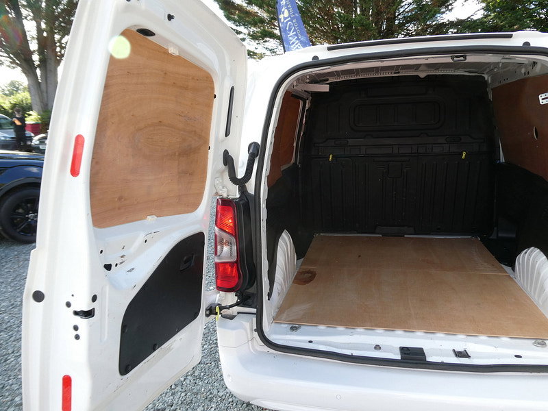 Vauxhall Combo 1.5 Turbo D 2300 Sportive Panel Van 4dr Diesel Manual L1 H1 Euro 6 (100 ps) 4dr Manual 2026