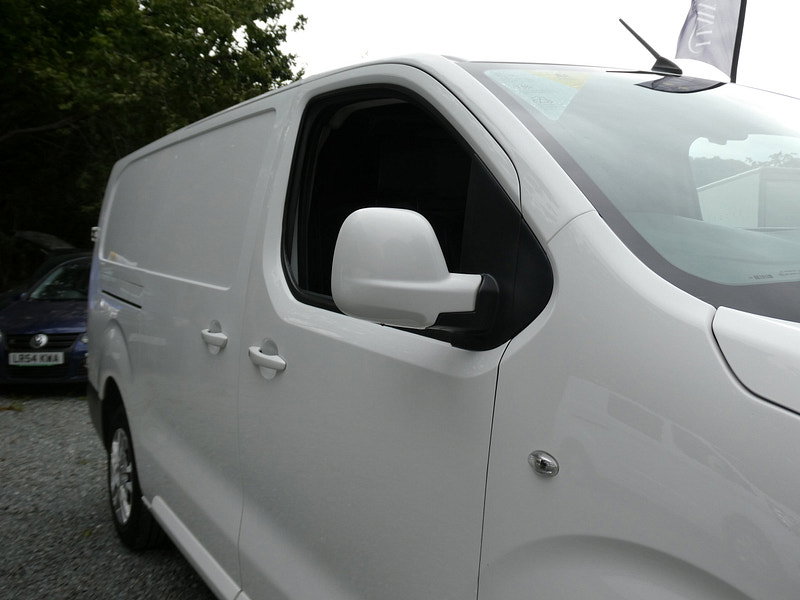 Vauxhall Vivaro 1.5 Turbo D 2900 Sportive Panel Van 5dr Diesel Manual L2 H1 Euro 6 (s/s) (100 ps) 5dr Manual 2026