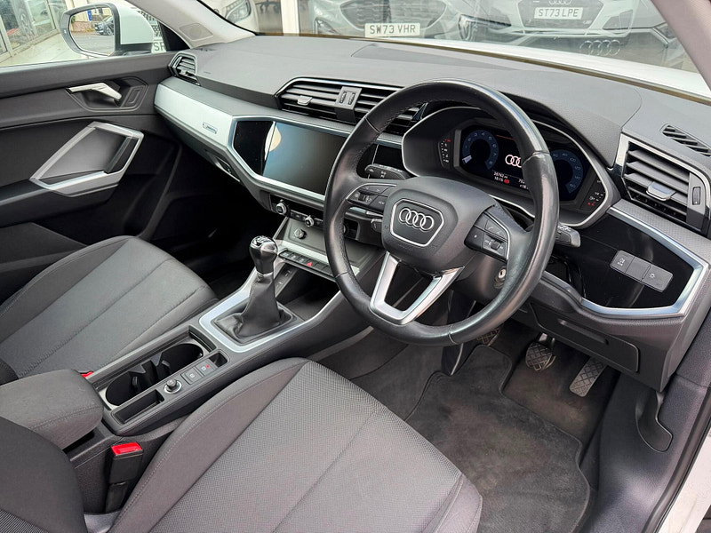 Audi Q3 1.5 TFSI CoD 35 Technik Euro 6 (s/s) 5dr 5dr Manual 2026