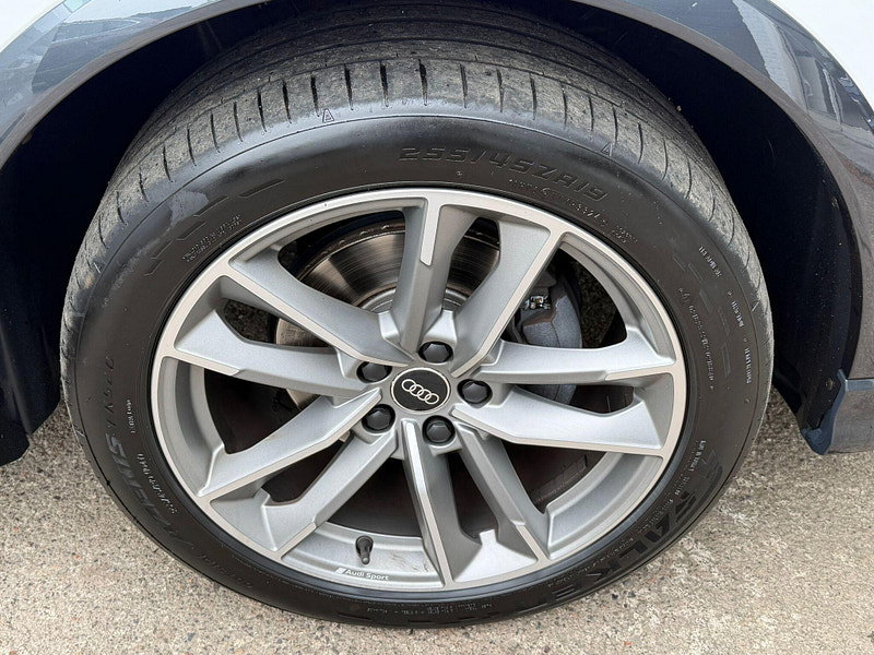 Audi Q3 1.5 TFSI CoD 35 Black Edition Euro 6 (s/s) 5dr 5dr Manual 2026