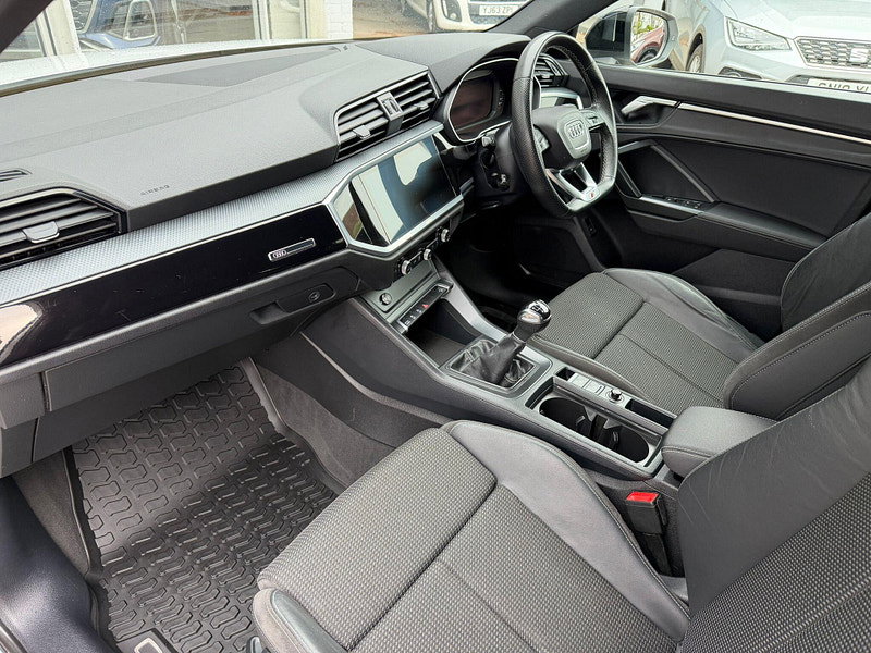 Audi Q3 1.5 TFSI CoD 35 Black Edition Euro 6 (s/s) 5dr 5dr Manual 2026