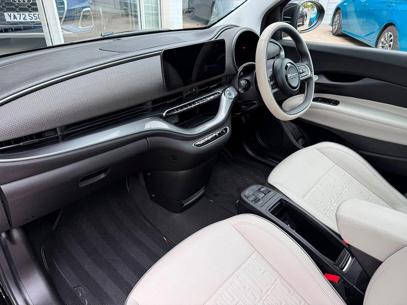 Fiat 500e 42kWh La Prima Auto 3dr 3dr Automatic 2026