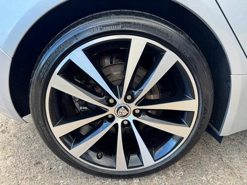 Jaguar XE 2.0d Portfolio Auto Euro 6 (s/s) 4dr 4dr Automatic 2026