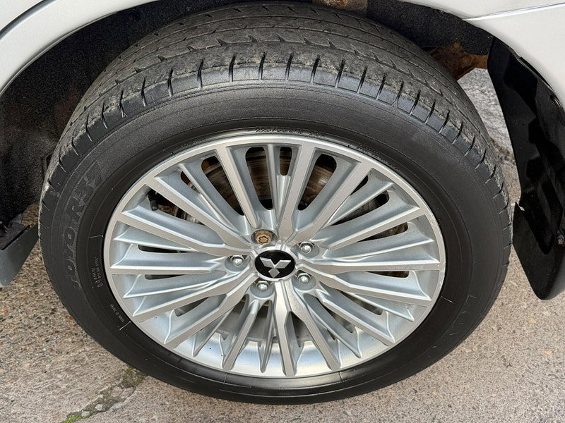 Mitsubishi Outlander 2.4h TwinMotor 13.8kWh 4h CVT 4WD Euro 6 (s/s) 5dr 5dr Automatic 2026