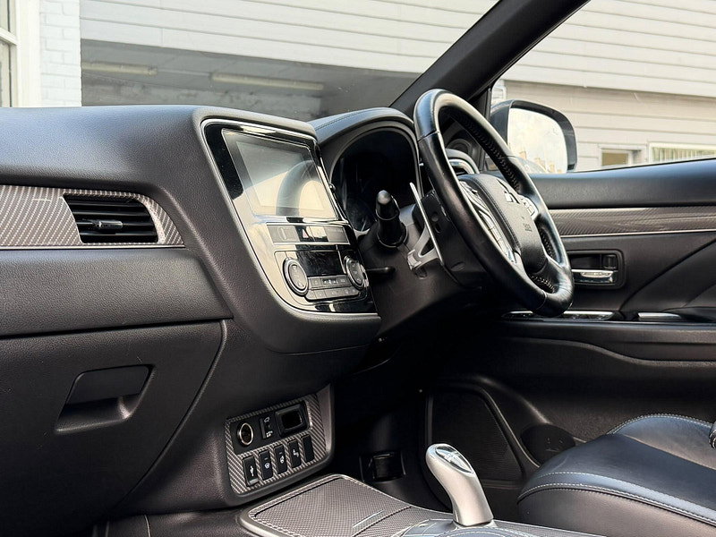 Mitsubishi Outlander 2.4h TwinMotor 13.8kWh 4h CVT 4WD Euro 6 (s/s) 5dr 5dr Automatic 2026