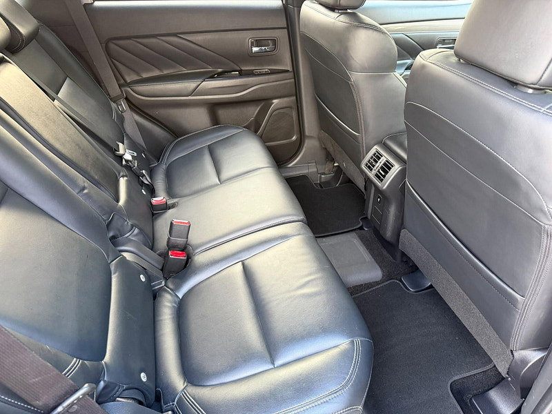Mitsubishi Outlander 2.4h TwinMotor 13.8kWh 4h CVT 4WD Euro 6 (s/s) 5dr 5dr Automatic 2026