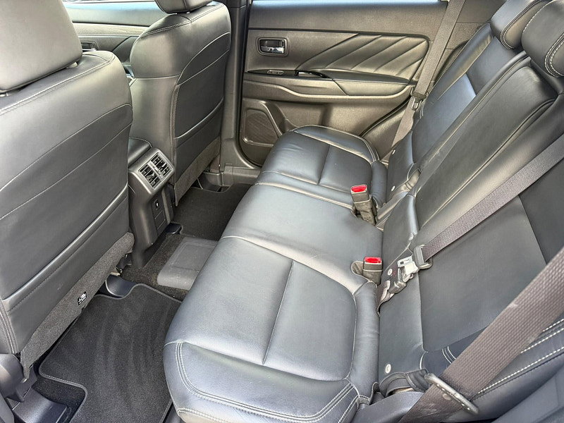 Mitsubishi Outlander 2.4h TwinMotor 13.8kWh 4h CVT 4WD Euro 6 (s/s) 5dr 5dr Automatic 2026