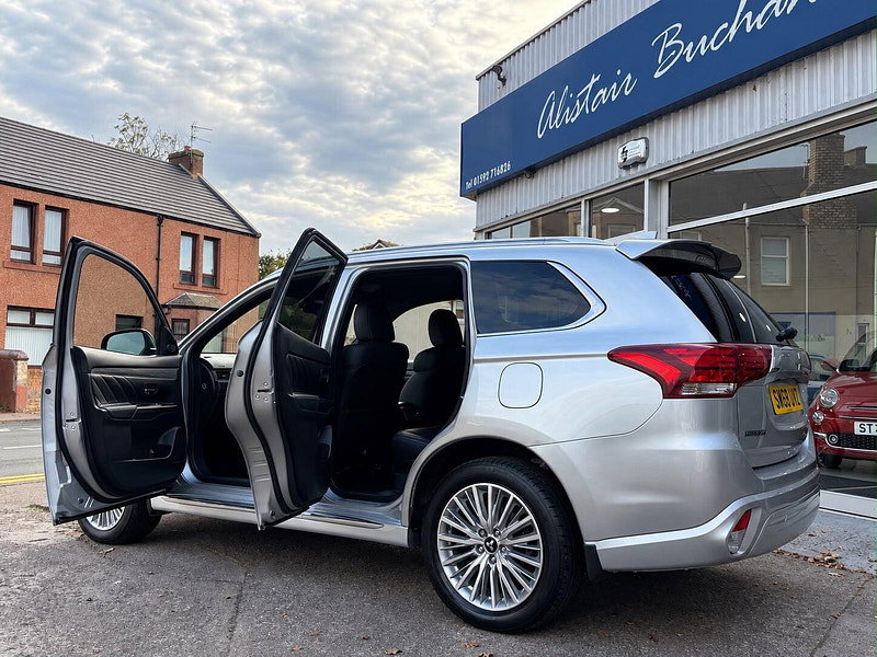 Mitsubishi Outlander 2.4h TwinMotor 13.8kWh 4h CVT 4WD Euro 6 (s/s) 5dr 5dr Automatic 2026