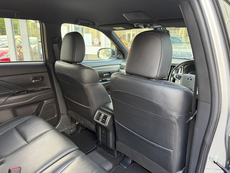 Mitsubishi Outlander 2.4h TwinMotor 13.8kWh 4h CVT 4WD Euro 6 (s/s) 5dr 5dr Automatic 2026