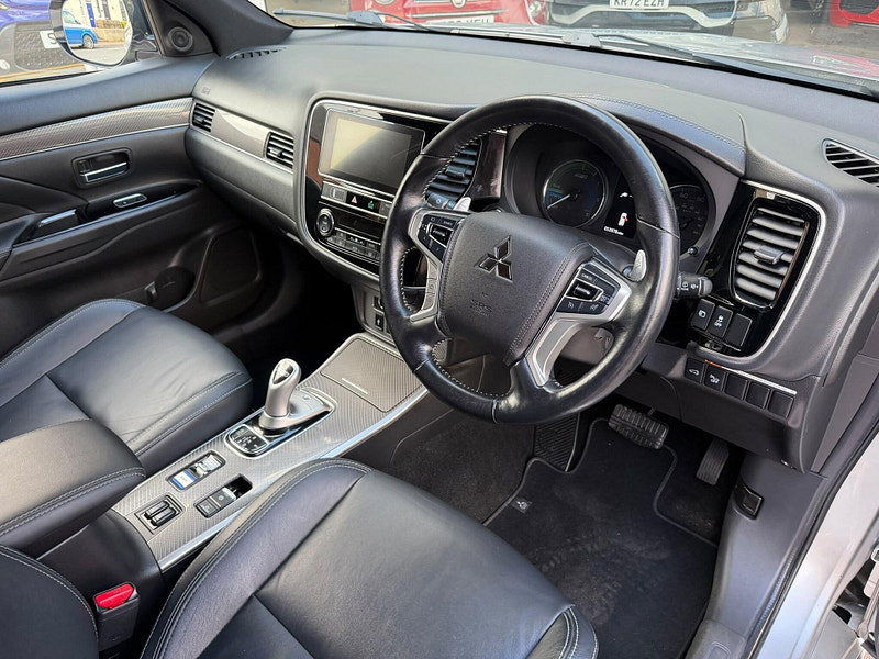 Mitsubishi Outlander 2.4h TwinMotor 13.8kWh 4h CVT 4WD Euro 6 (s/s) 5dr 5dr Automatic 2026