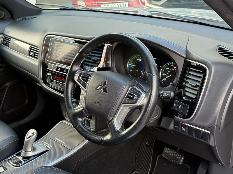 Mitsubishi Outlander 2.4h TwinMotor 13.8kWh 4h CVT 4WD Euro 6 (s/s) 5dr 5dr Automatic 2026