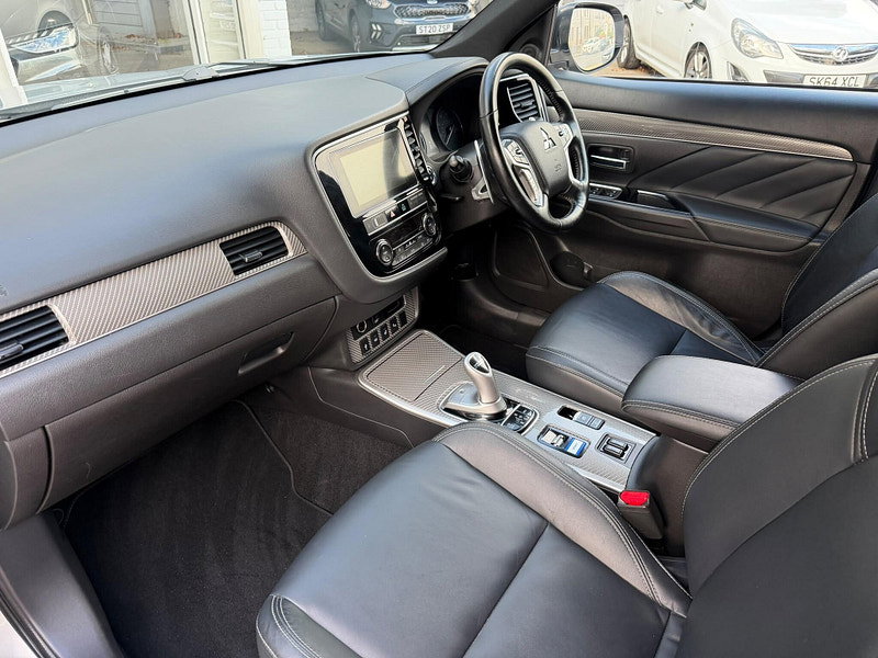 Mitsubishi Outlander 2.4h TwinMotor 13.8kWh 4h CVT 4WD Euro 6 (s/s) 5dr 5dr Automatic 2026