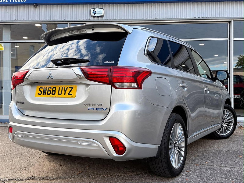 Mitsubishi Outlander 2.4h TwinMotor 13.8kWh 4h CVT 4WD Euro 6 (s/s) 5dr 5dr Automatic 2026