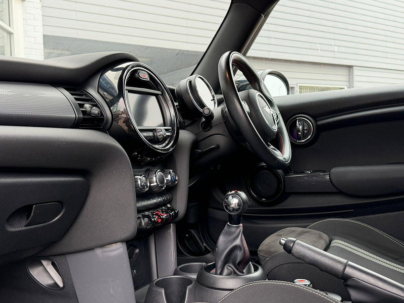MINI Hatch 1.5 Cooper Sport Hatchback 3dr Petrol Manual Euro 6 (s/s) (136 ps) 3dr Manual 2026