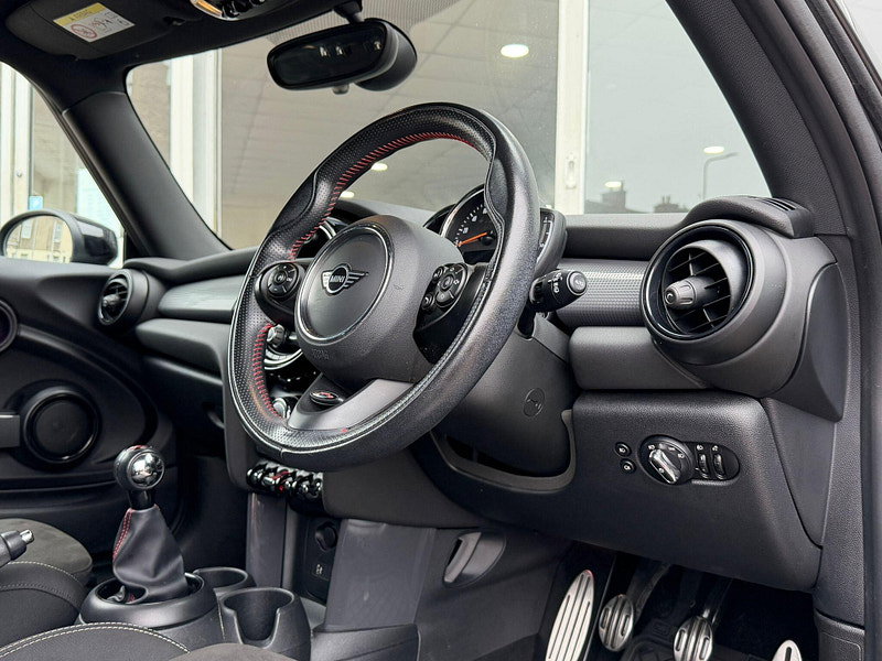 MINI Hatch 1.5 Cooper Sport Hatchback 3dr Petrol Manual Euro 6 (s/s) (136 ps) 3dr Manual 2026