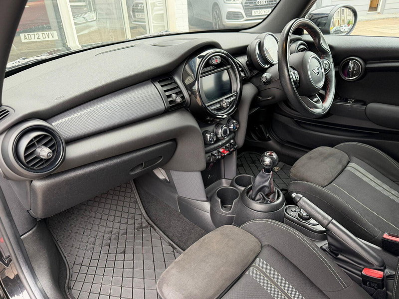 MINI Hatch 1.5 Cooper Sport Hatchback 3dr Petrol Manual Euro 6 (s/s) (136 ps) 3dr Manual 2026