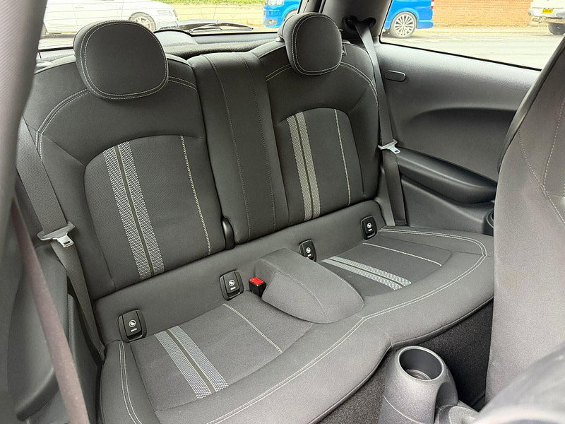 MINI Hatch 1.5 Cooper Sport Hatchback 3dr Petrol Manual Euro 6 (s/s) (136 ps) 3dr Manual 2026