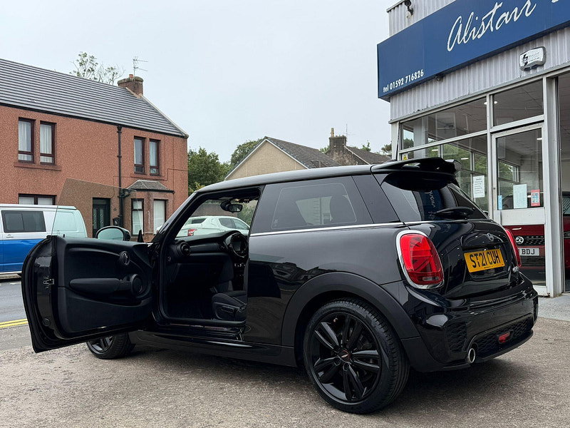 MINI Hatch 1.5 Cooper Sport Hatchback 3dr Petrol Manual Euro 6 (s/s) (136 ps) 3dr Manual 2026