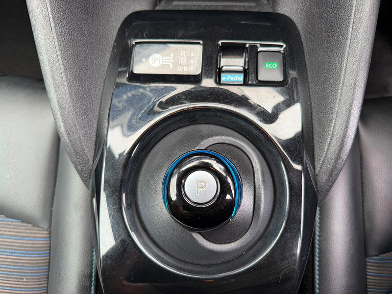Nissan Leaf 40kWh N-Connecta Auto 5dr 5dr Automatic 2026