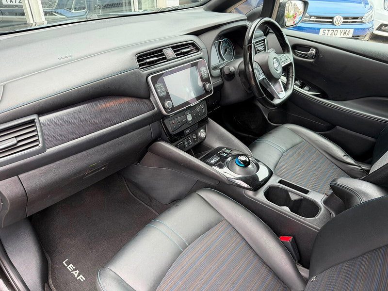 Nissan Leaf 40kWh N-Connecta Auto 5dr 5dr Automatic 2026
