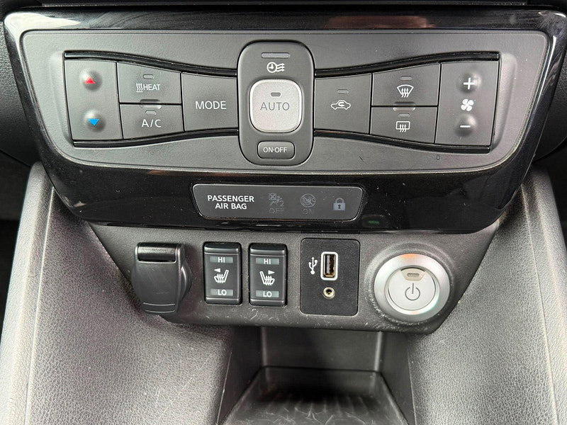 Nissan Leaf 40kWh N-Connecta Auto 5dr 5dr Automatic 2026