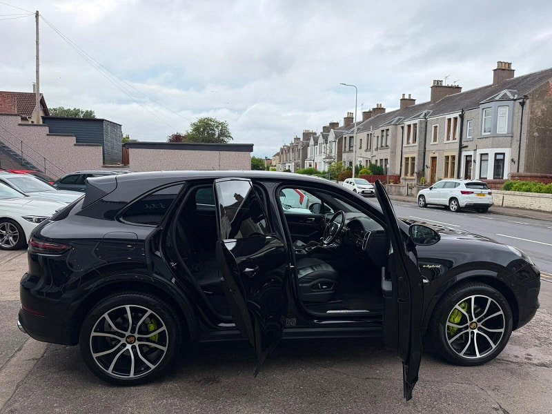 Porsche Cayenne 3.0 V6 E-Hybrid 14.1kWh TiptronicS 4WD Euro 6 (s/s) 5dr (3.6kW Charger) 5dr Automatic 2026