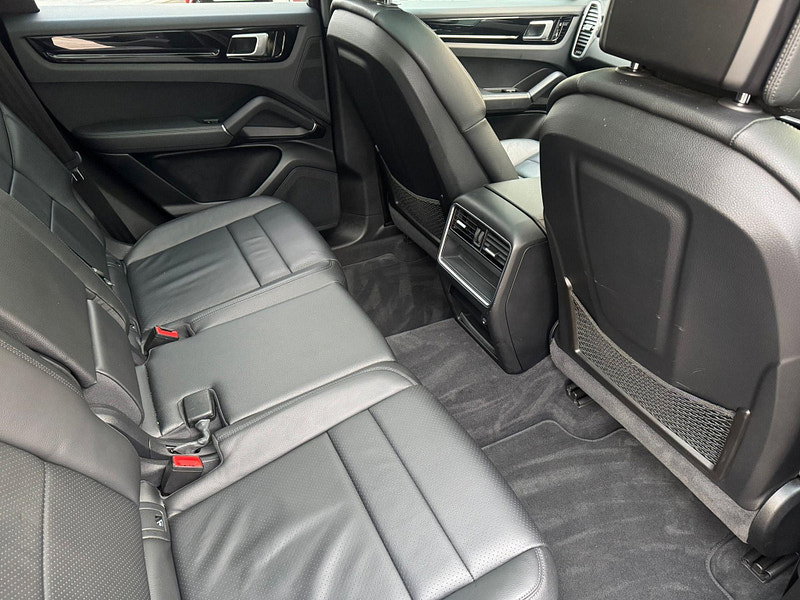 Porsche Cayenne 3.0 V6 E-Hybrid 14.1kWh TiptronicS 4WD Euro 6 (s/s) 5dr (3.6kW Charger) 5dr Automatic 2026
