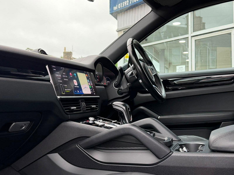 Porsche Cayenne 3.0 V6 E-Hybrid 14.1kWh TiptronicS 4WD Euro 6 (s/s) 5dr (3.6kW Charger) 5dr Automatic 2026