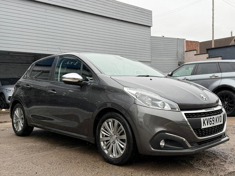 Peugeot 208 1.2 PureTech Signature Euro 6 (s/s) 5dr 5dr Manual 2026