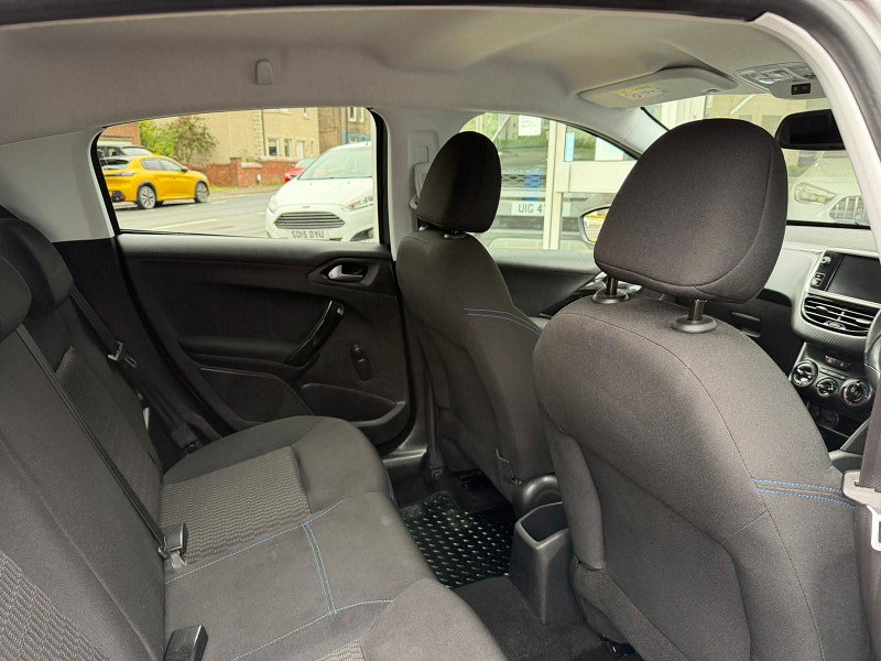 Peugeot 208 1.2 PureTech Signature Euro 6 (s/s) 5dr 5dr Manual 2026