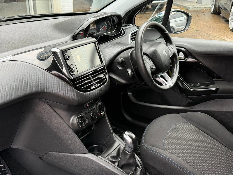 Peugeot 208 1.2 PureTech Signature Euro 6 (s/s) 5dr 5dr Manual 2026