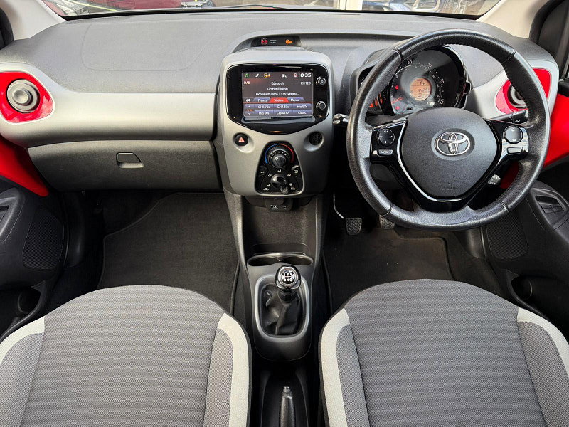 Toyota Aygo 1.0 VVT-i x-play Euro 6 5dr 5dr Manual 2026