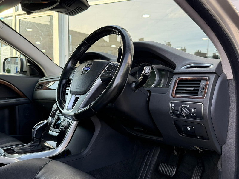 Volvo XC70 2.4 D5 SE Lux Geartronic AWD Euro 5 5dr 5dr Automatic 2026