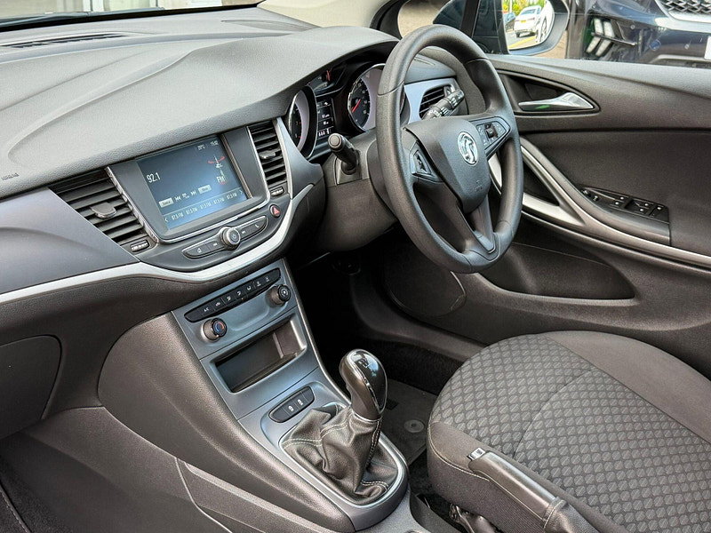 Vauxhall Astra 1.0i Turbo ecoTEC Design Euro 6 (s/s) 5dr 5dr Manual 2026