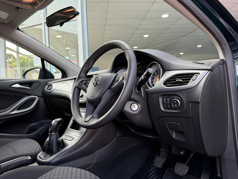 Vauxhall Astra 1.0i Turbo ecoTEC Design Euro 6 (s/s) 5dr 5dr Manual 2026