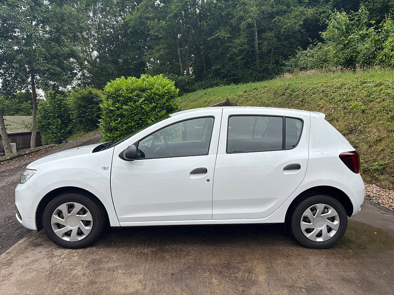Dacia Sandero 1.0 SCe Essential Hatchback 5dr Petrol Manual Euro 6 (75 ps) 5dr Manual 2026