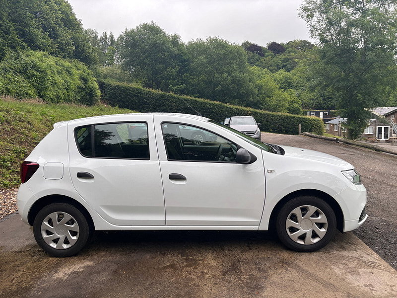 Dacia Sandero 1.0 SCe Essential Hatchback 5dr Petrol Manual Euro 6 (75 ps) 5dr Manual 2026